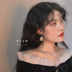 Retro Green Geometric Irregular Stud Earrings – French Chic Stone-Inlaid Statement