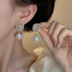 Vintage French Tassel Pearl Earrings – Light Luxury Statement Jewelry