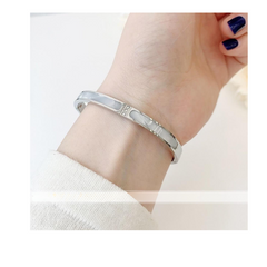 White Mother-of-Pearl & Zircon Oval Bracelets – Elegant, Timeless Design