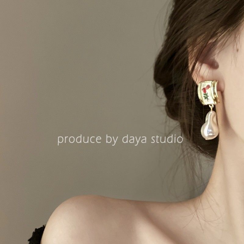 French Baroque Pearl Earrings Light Luxurious High-end Earrings