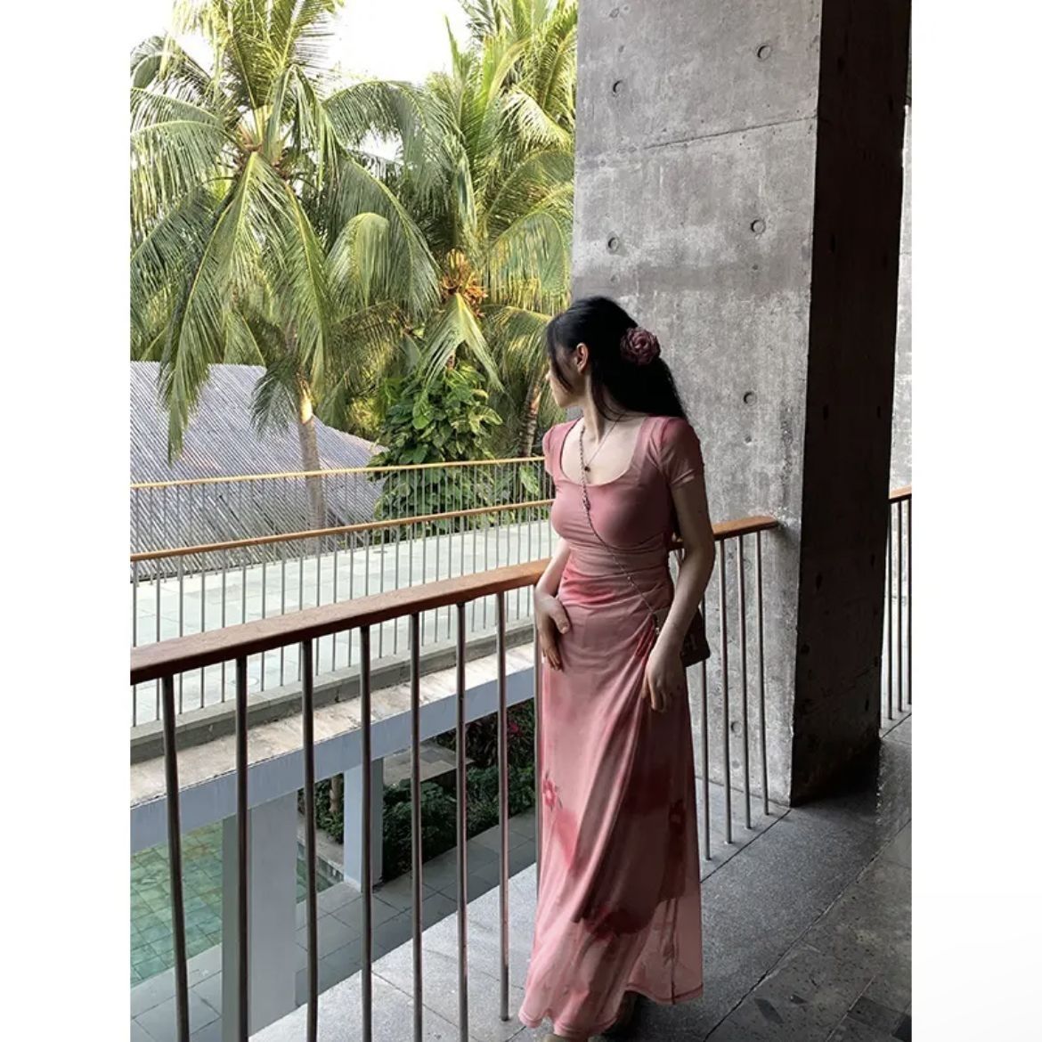 French pink slim-fit pleated printed U-neck dress with elegant waist a long dress