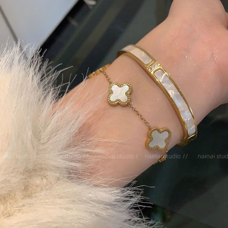 Elegant Four-Leaf Clover Bracelet - Light Luxury Mother-of-Pearl Design