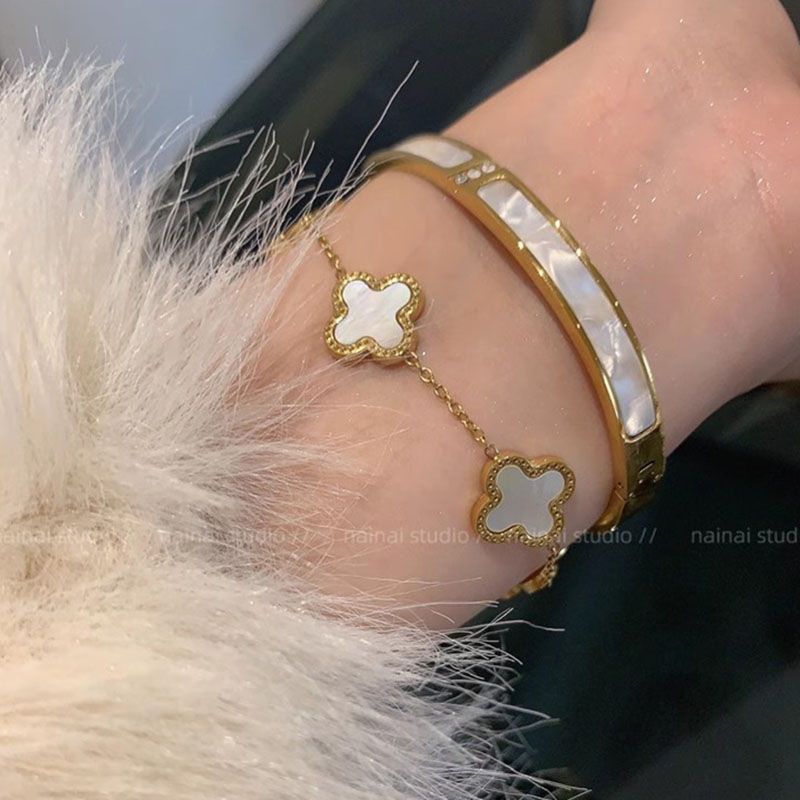 Elegant Four-Leaf Clover Bracelet - Light Luxury Mother-of-Pearl Design