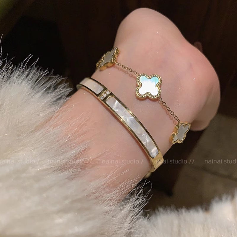 Elegant Four-Leaf Clover Bracelet - Light Luxury Mother-of-Pearl Design