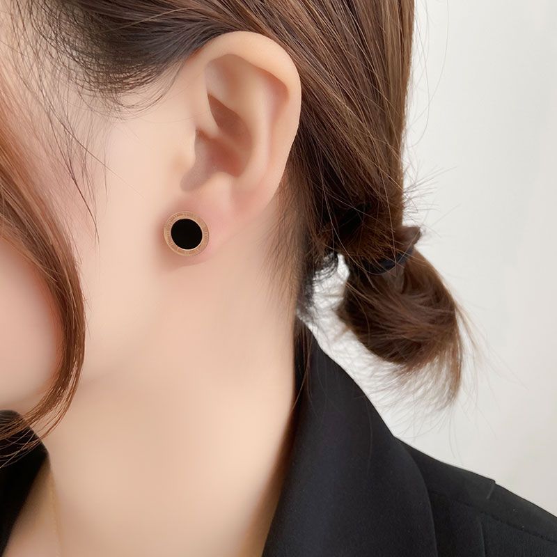 Titanium Steel Roman Numeral Stud Earrings – Niche Luxury Design, High-End Fashion Earrings