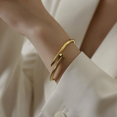 High-End Ancient Style Golden Nail Bangle for Women – Minimalist Titanium Steel Bracelet, Non-Fading Luxury Accessory