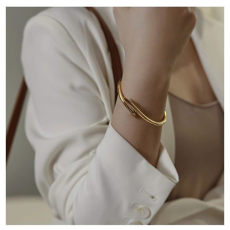 High-End Ancient Style Golden Nail Bangle for Women – Minimalist Titanium Steel Bracelet, Non-Fading Luxury Accessory