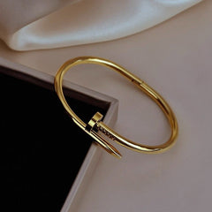 High-End Ancient Style Golden Nail Bangle for Women – Minimalist Titanium Steel Bracelet, Non-Fading Luxury Accessory