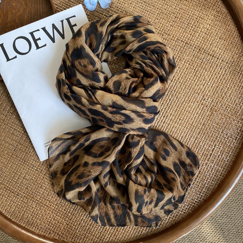 Vintage Leopard Print Scarf – Elegant & Versatile Neck Wrap