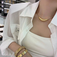 Minimalist Curved Tube Titanium Steel Choker – Fade-Resistant Metal Statement Necklace