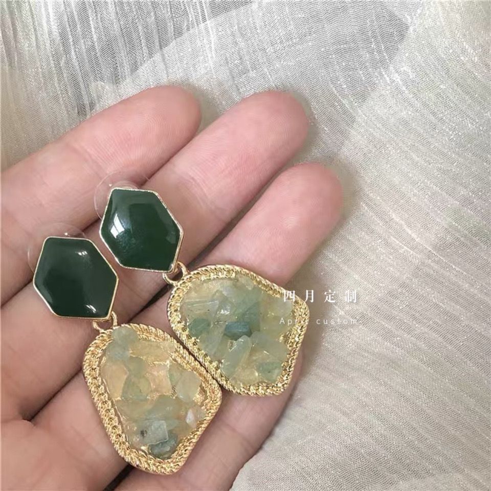 Retro Green Geometric Irregular Stud Earrings – French Chic Stone-Inlaid Statement