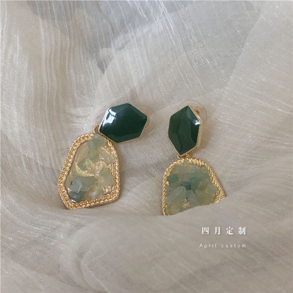 Retro Green Geometric Irregular Stud Earrings – French Chic Stone-Inlaid Statement