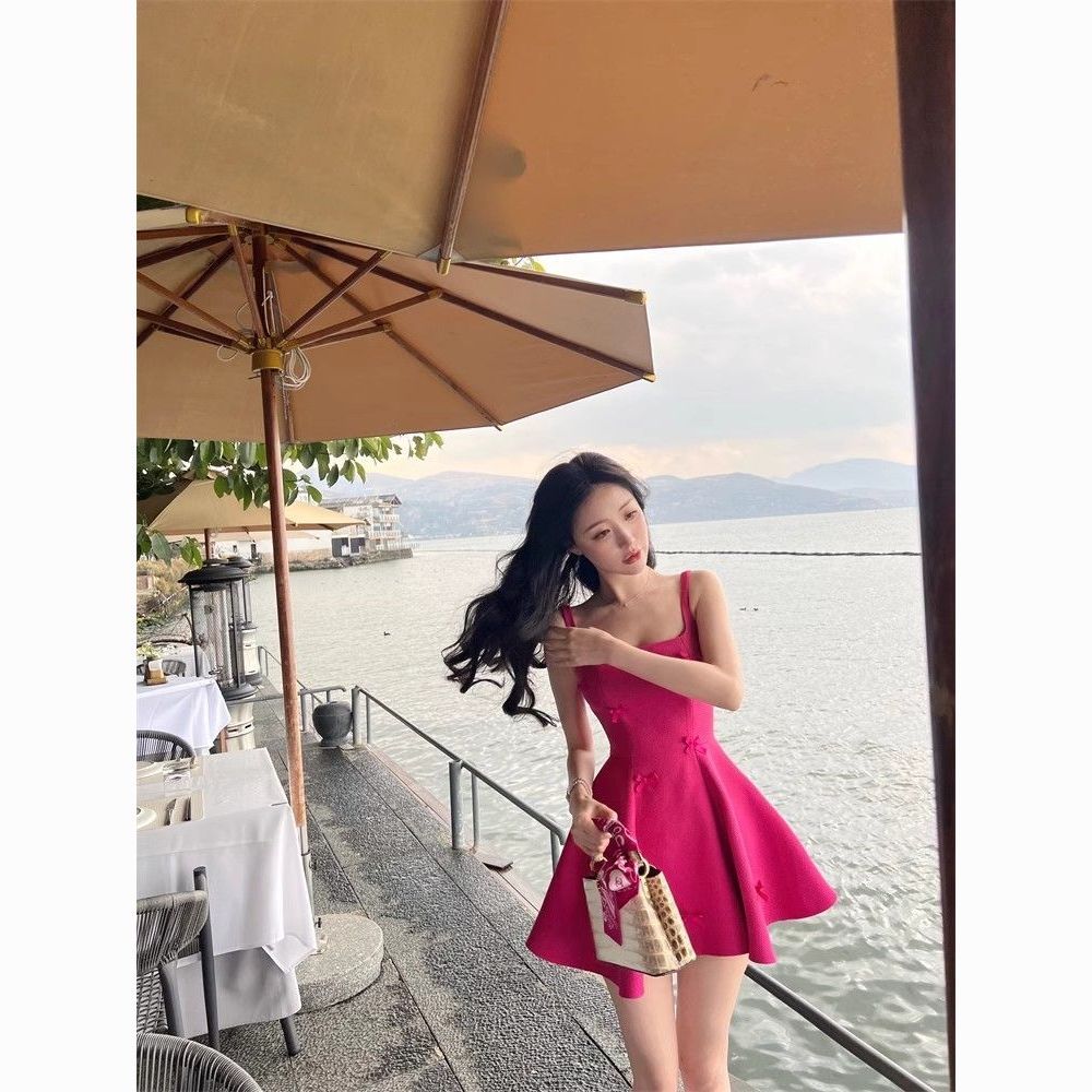 Square Neck Sleeveless Dress – Elegant Short Dress with Bow Detail and Slim Fit