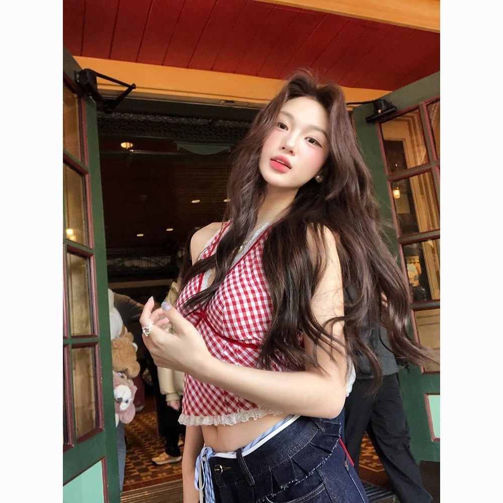 Korean Style Lace V-Neck Halter Camisole – Elegant Sleeveless Crop Top