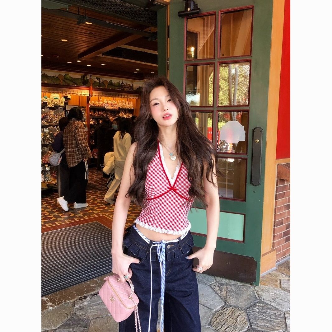 Korean Style Lace V-Neck Halter Camisole – Elegant Sleeveless Crop Top
