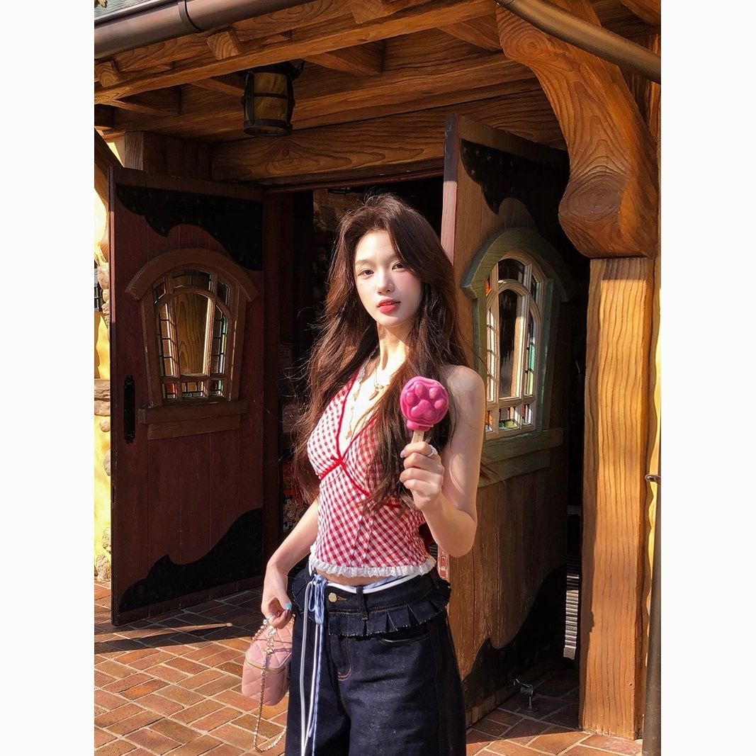 Korean Style Lace V-Neck Halter Camisole – Elegant Sleeveless Crop Top