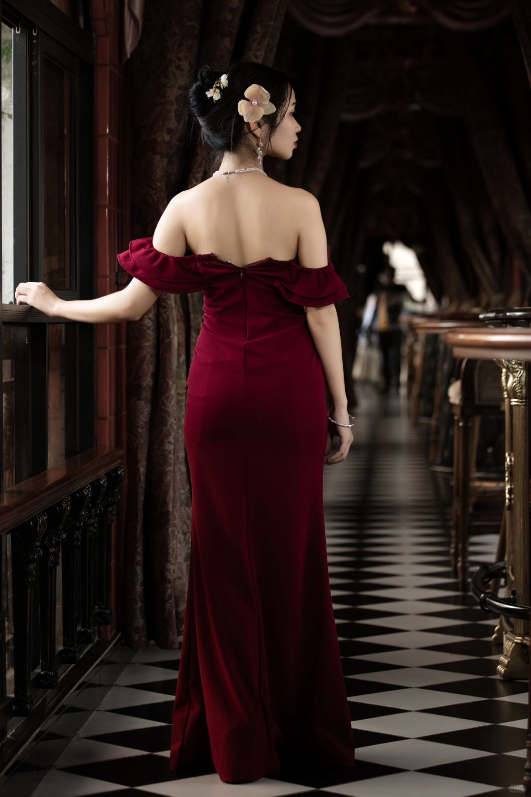 V-Neck Off-Shoulder Bodycon Ruffle Evening Gown – Slimming High-End Party Dress