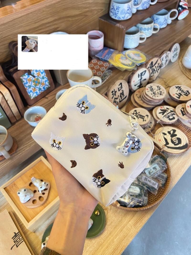 Cute Embroidered Cat Makeup Bag – Travel Pouch for Cosmetics, Period Essentials & Lipstick Storage