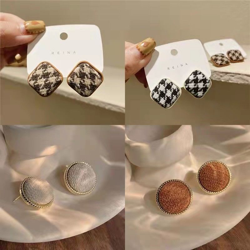 Textured Retro Stud Earrings – Elegant Metal Earrings