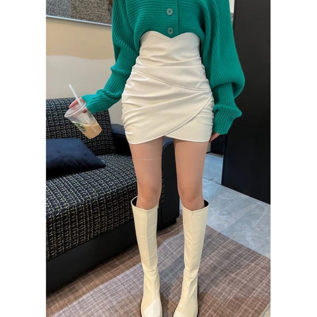 Ruched Faux Leather Mini Skirt – Slimming & Trendy High-Waist Design
