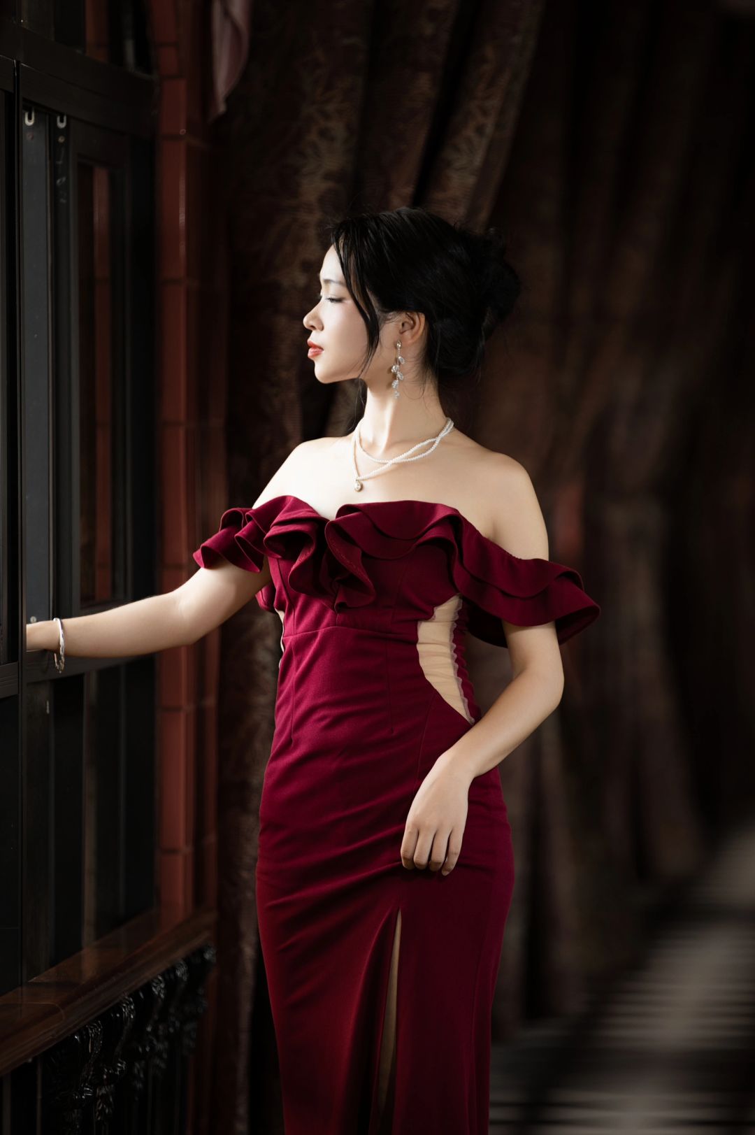 V-Neck Off-Shoulder Bodycon Ruffle Evening Gown – Slimming High-End Party Dress