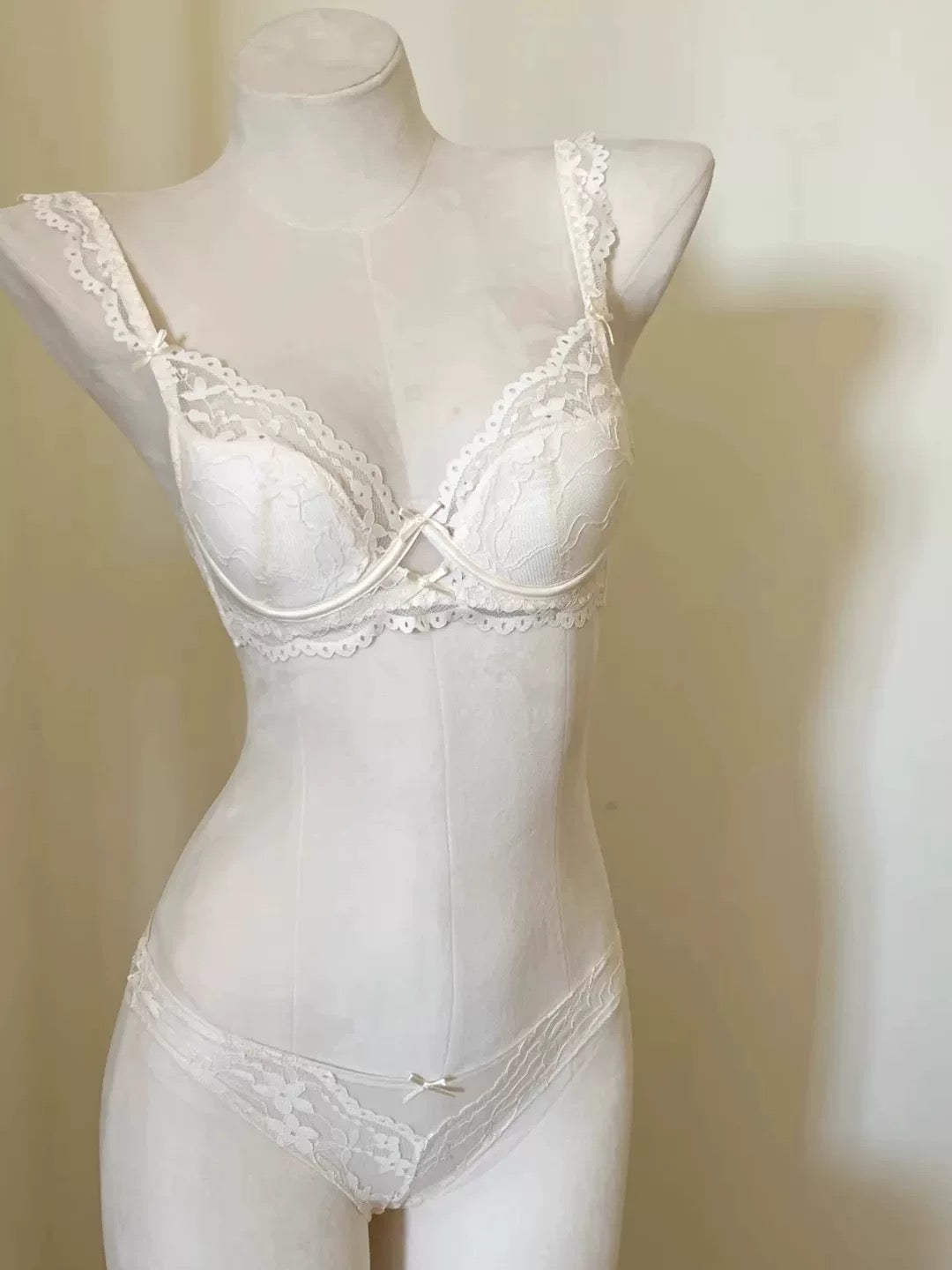 Plus Size Ultra-Thin Lace Minimizing Bra Set – Sexy French Style Lingerie