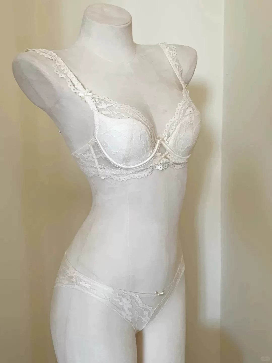 Plus Size Ultra-Thin Lace Minimizing Bra Set – Sexy French Style Lingerie