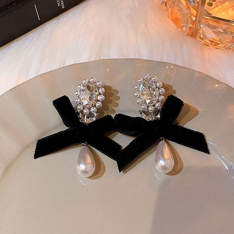 French retro black high end design sense temperament stud earrings for women