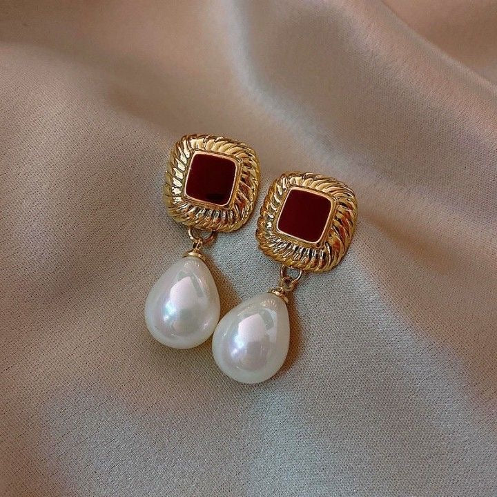 Retro Red Baroque Pearl Simple and High-end  Earrings for Women