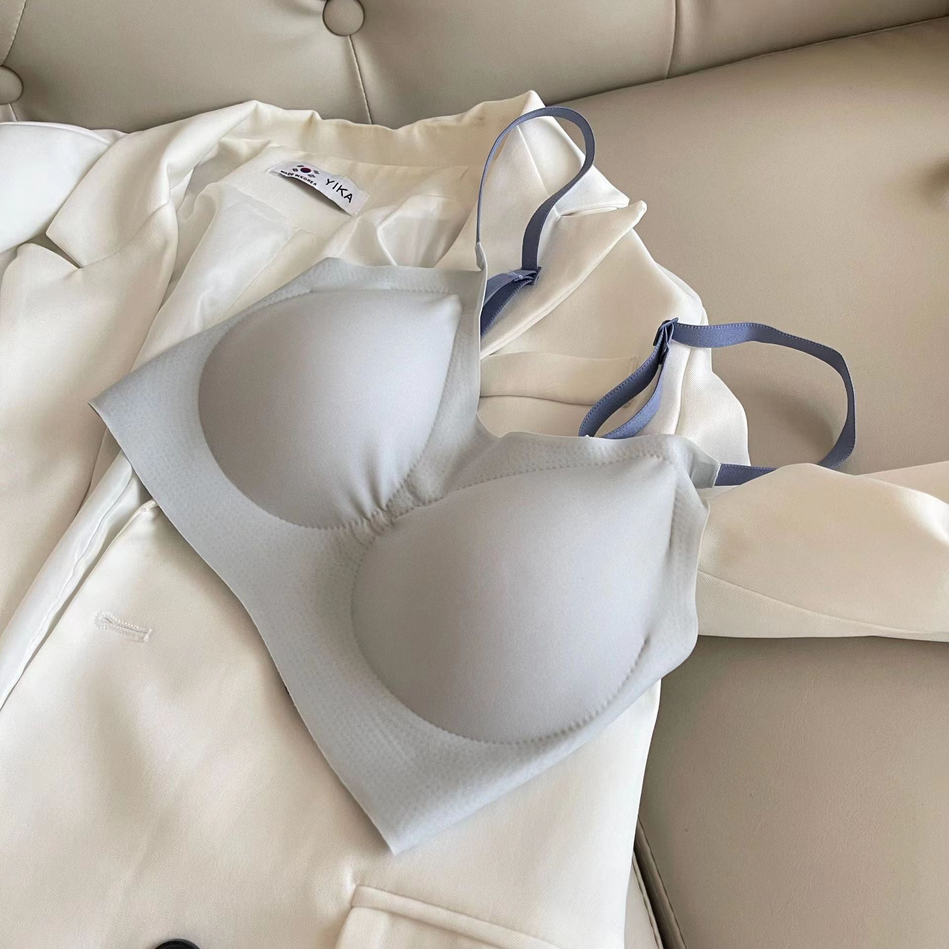 Seamless Contrast Color Latex Cotton Bra – Breathable, Fixed Cup, Side Lift