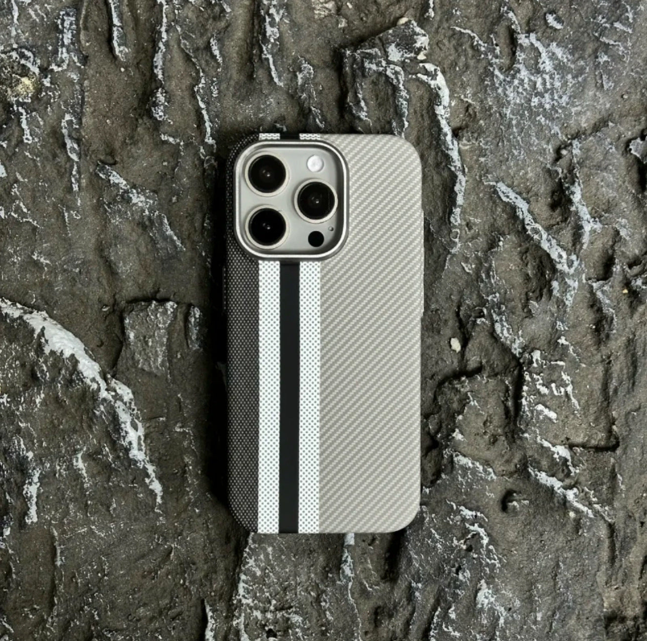 Magnetic Kevlar Texture Phone Case – Luminous Galaxy Design with Strong Magnetic Suction