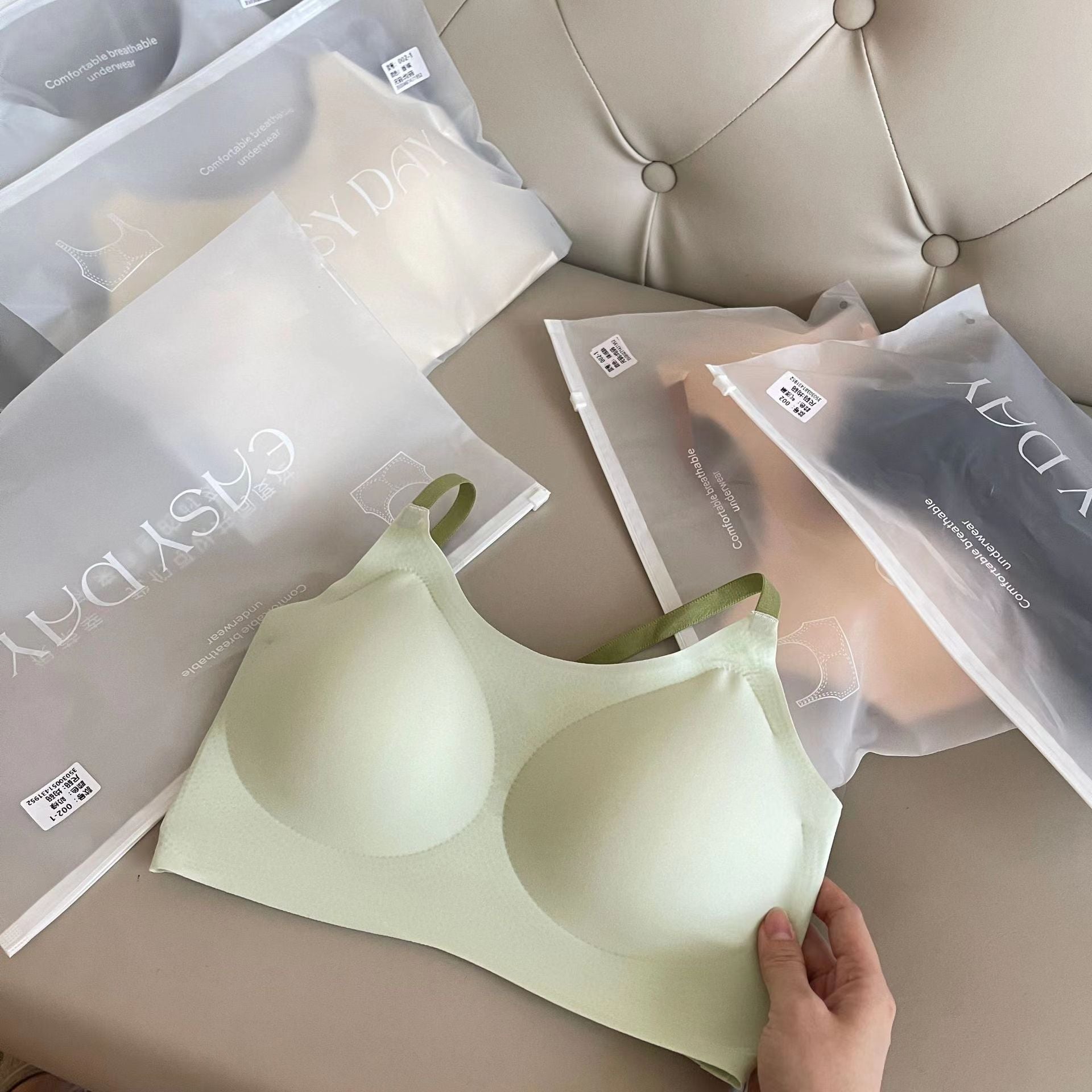 Seamless Contrast Color Latex Cotton Bra – Breathable, Fixed Cup, Side Lift