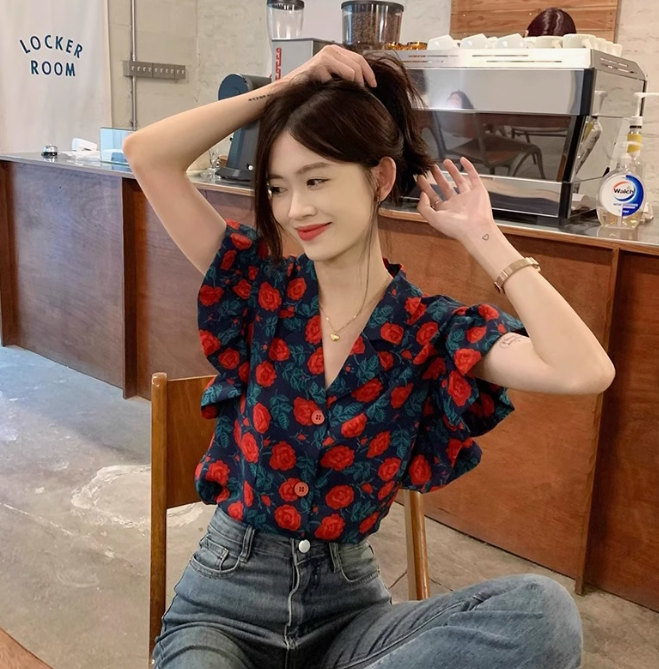 Retro Floral Ruffled Shirt for Women – Loose Fit Temperament Top with Small Flying Sleeves
