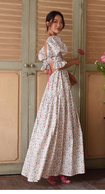 Niche Design Backless Floral Seaside Dress for Women – Elegant Flowy Vacation Style