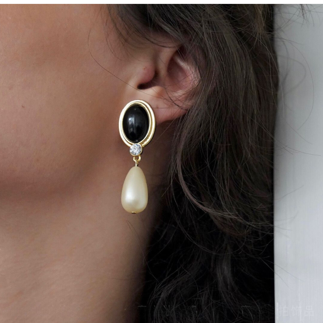 Zhong Chuxi-Inspired Luxury Black Marble Bead Mermaid Princess Hepburn Vintage Earrings.