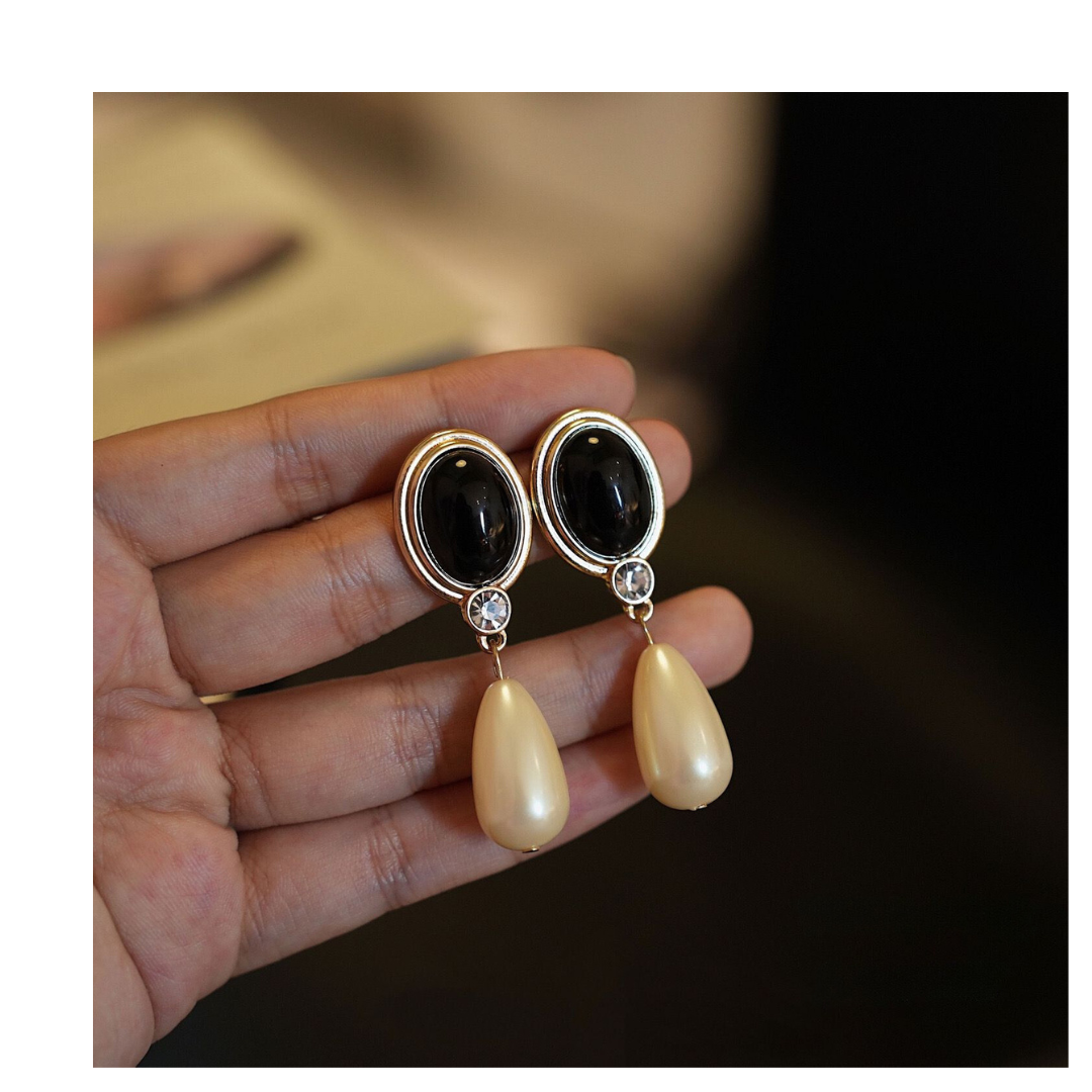 Zhong Chuxi-Inspired Luxury Black Marble Bead Mermaid Princess Hepburn Vintage Earrings.