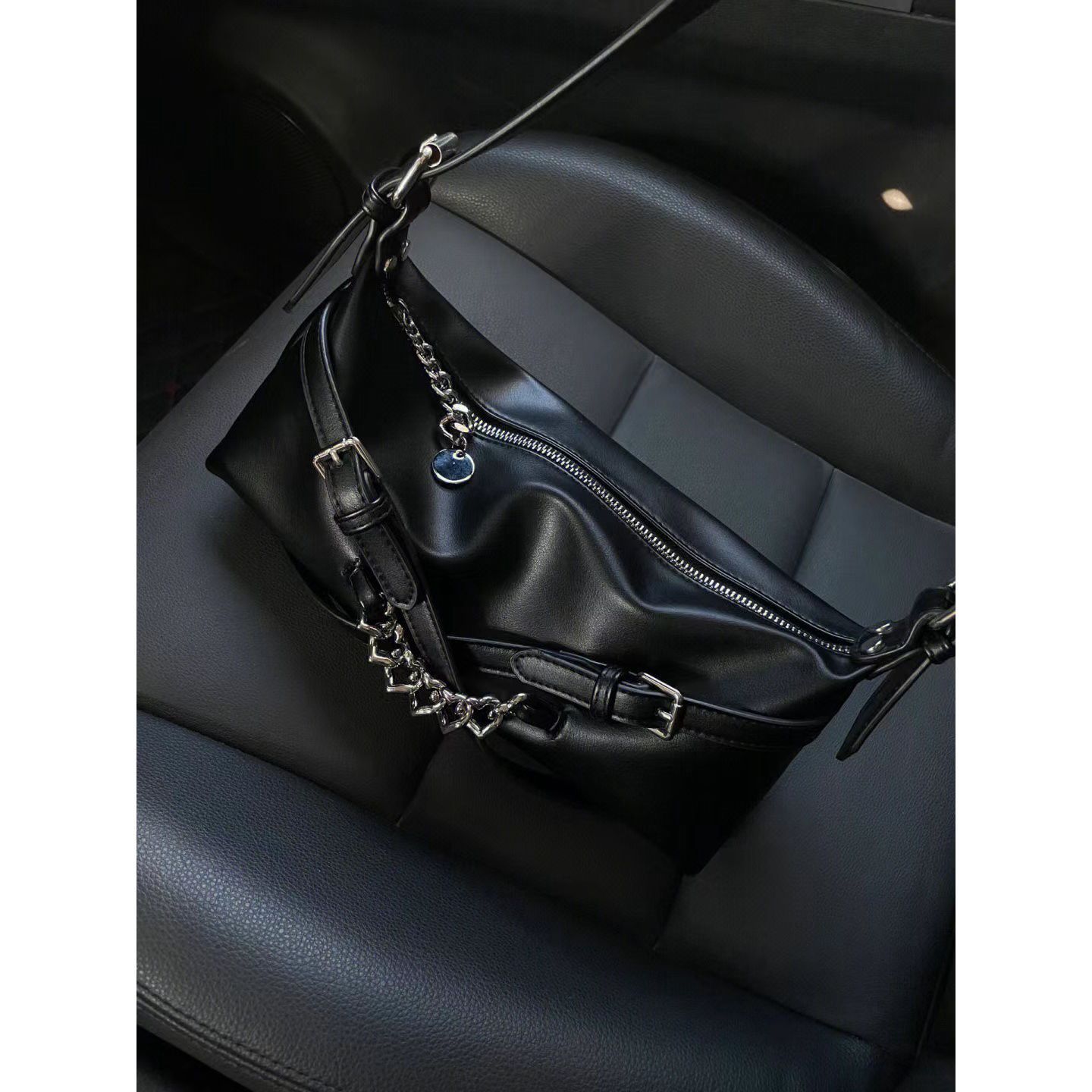 Ladies armpit bag casual and versatile trendy and cool motorcycle bag high-end bag