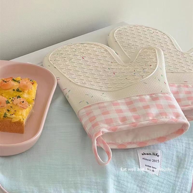 Korean Style Pink Checkered Cotton-Padded Silicone Gloves - Non-Slip, Heat-Resistant, Microwave Safe, Anti-Scald