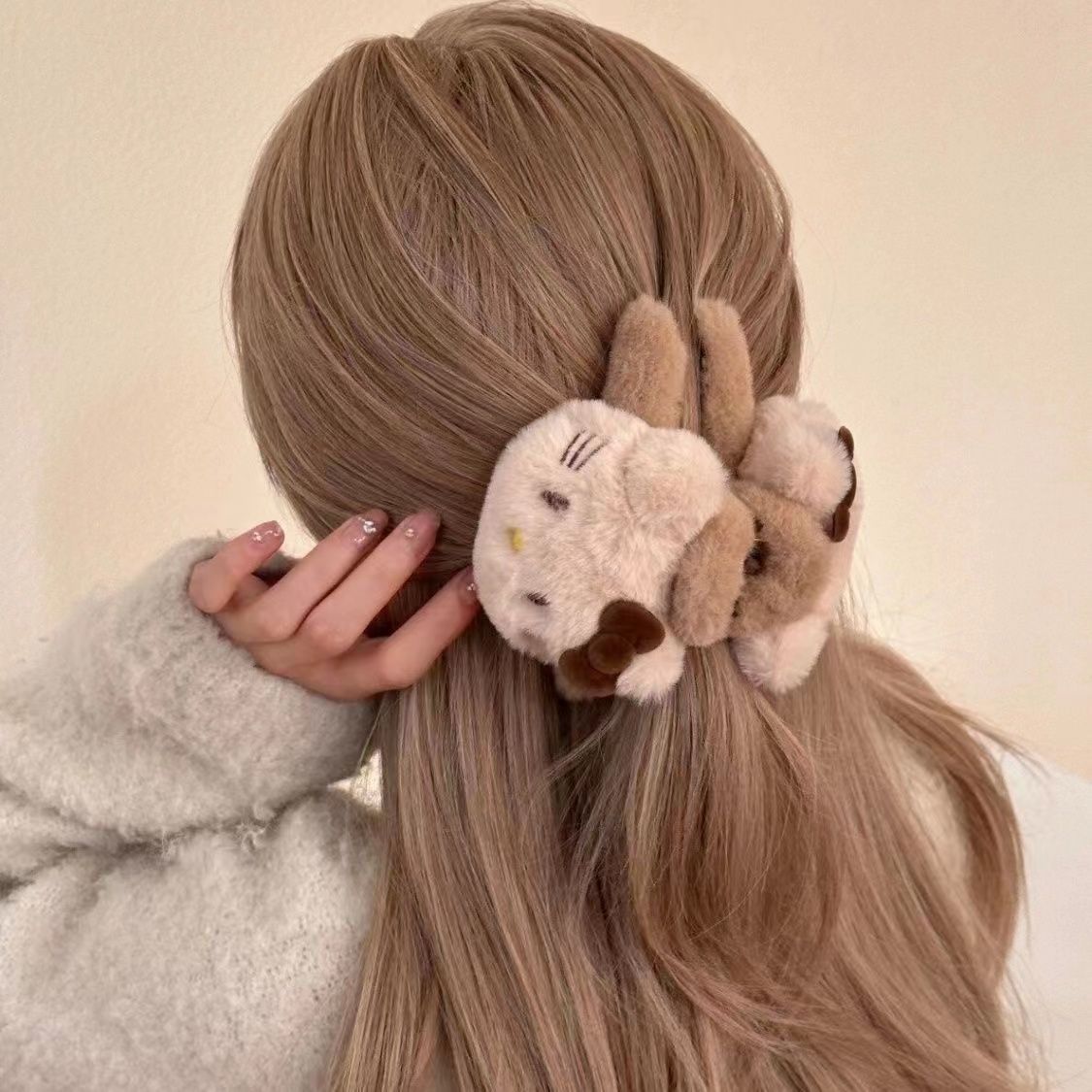 Sweet & Cute Double-Sided Hello Kitty Bow Plush Claw Clip - Stylish Cartoon Shark Clip, High-Quality Hair Accessory for Girls