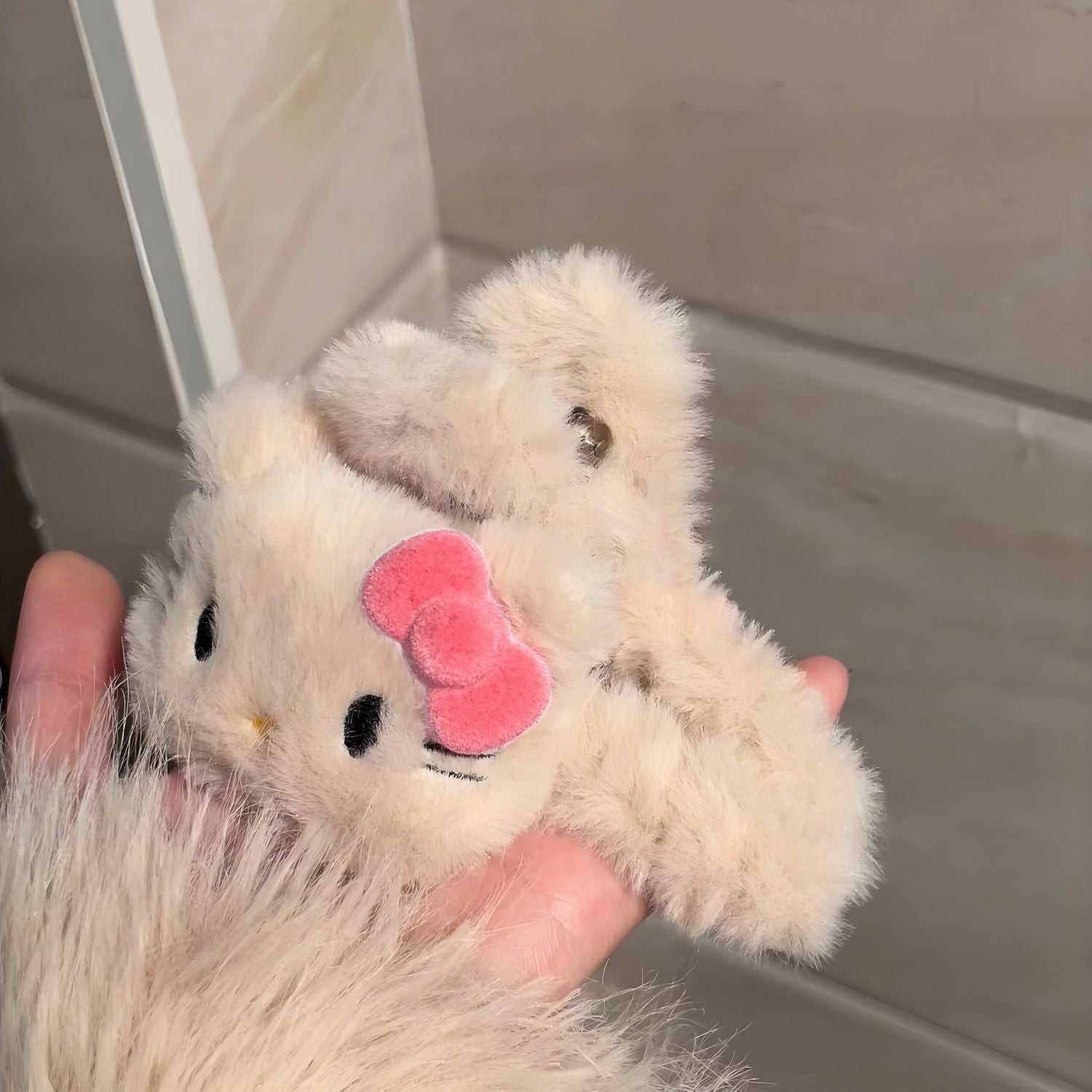 Sweet & Cute Double-Sided Hello Kitty Bow Plush Claw Clip - Stylish Cartoon Shark Clip, High-Quality Hair Accessory for Girls