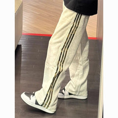 American High-Street Retro Heavy Sweatpants - Straight-Leg Sports Casual Pants with Camo Stripe & White Floral Design