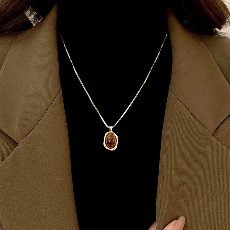 Amber Layered Gold Sweater Necklace for Women – Elegant Fall Winter Fashion Jewelry