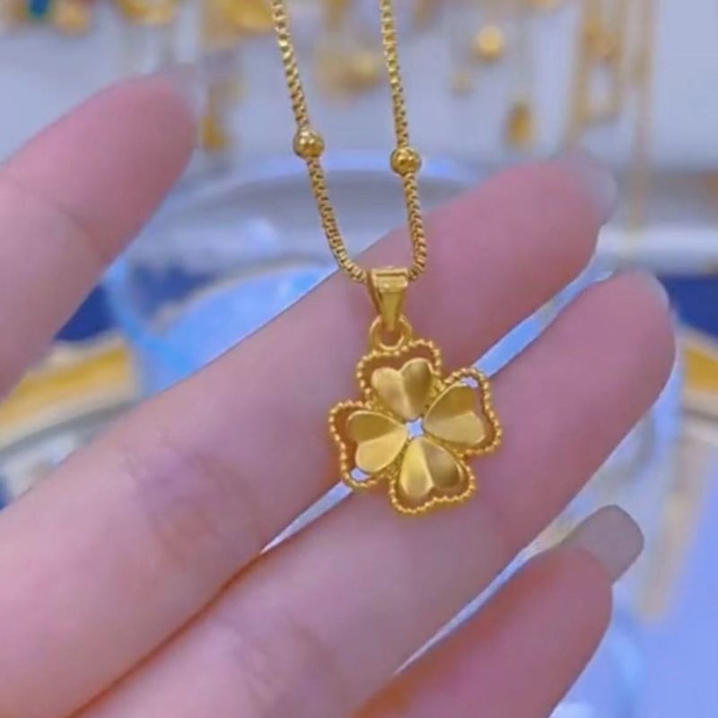 Gold Four-Leaf Clover Titanium Steel Necklace – Hypoallergenic, Fade-Resistant Clavicle Chain