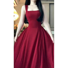 Elegant Red French-Style Hepburn Spaghetti Strap Dress – Slim Fit Long Dress with Square Neck