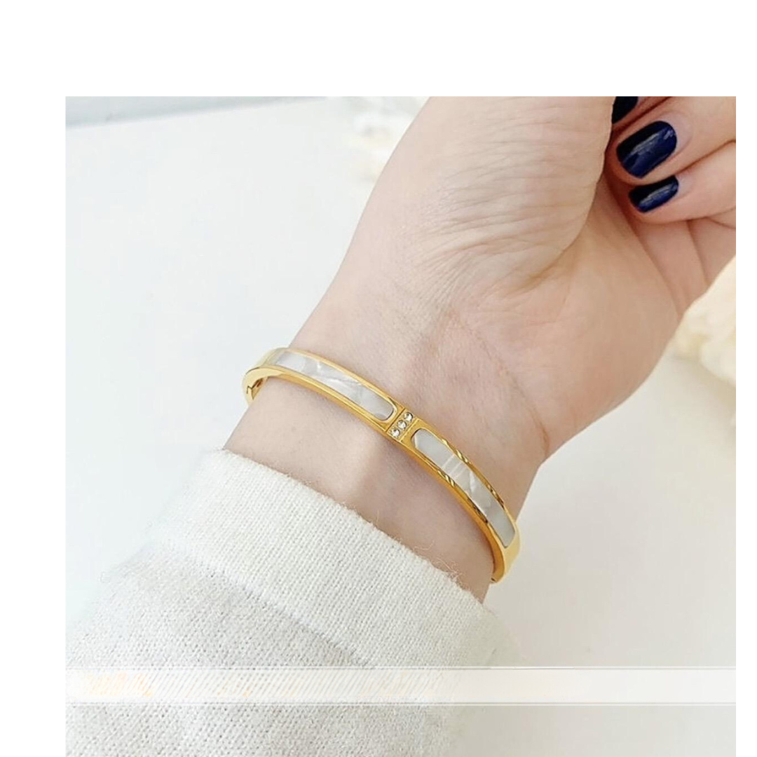 White Mother-of-Pearl & Zircon Oval Bracelets – Elegant, Timeless Design