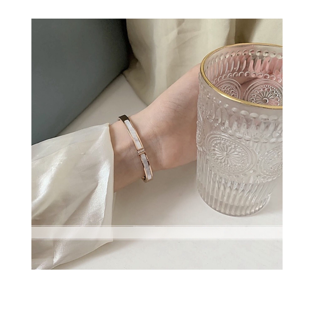 White Mother-of-Pearl & Zircon Oval Bracelets – Elegant, Timeless Design